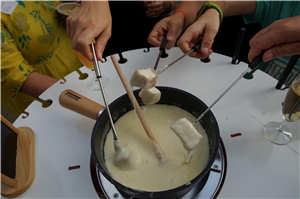Fondue Hände _NAH_2.jpg Fondue Hände _NAH_2.jpg